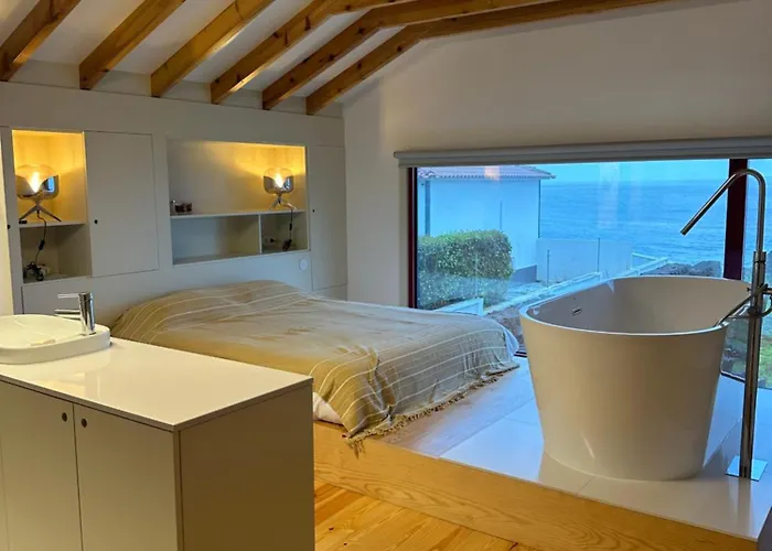 Almoxarife House * Praia do Almoxarife