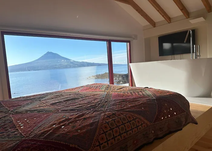 Almoxarife House * Praia do Almoxarife